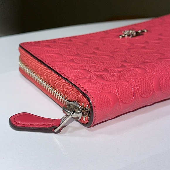 *HTF COLOR* COACH Signature Debossed Patent Leather Accordion Zip Wallet - Picture 5 of 16